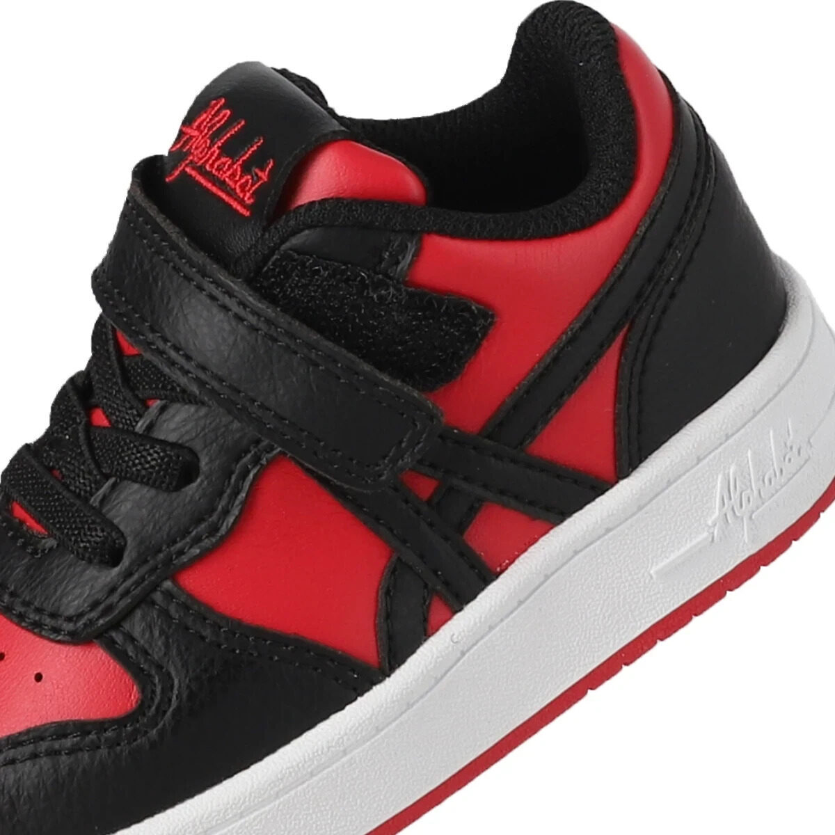 Wattles Red/Black — Detail