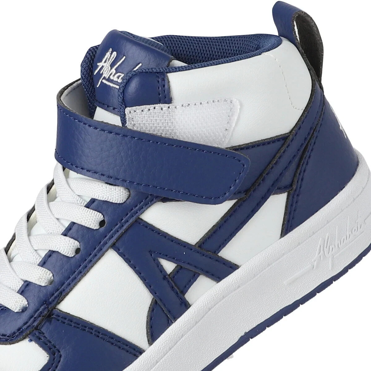 Terracota Blue/White — Detail