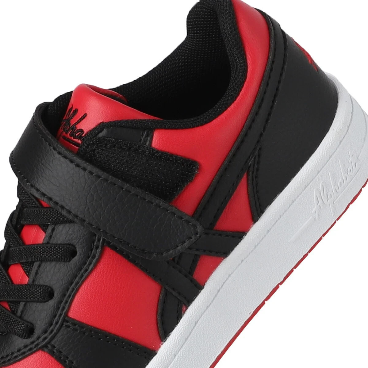 Wattles Red/Black — Detail